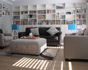 Riverfront Bed and Breakfast - North Vancouver - Sala de estar