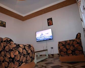 Lux Suites Mara Holiday Homes - Narok - Living room
