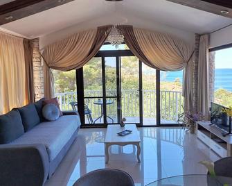 Grandiose Dalmatian stone Villa with apartments, swimming pool, jacuzzi, sauna - Vela Luka - Salon