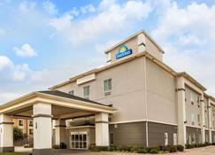 Days Inn & Suites by Wyndham Mineral Wells - Mineral Wells - Gebouw
