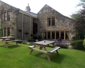 The Waltzing Weasel - High Peak - Patio