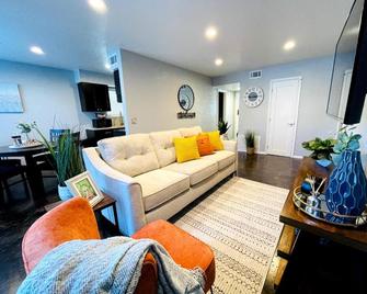 Evie's Campus-close 2 bedroom luxury - Norman