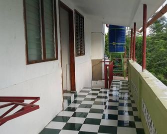 Casaoro Homestay - פוארטו פרינססה סיטי - מרפסת
