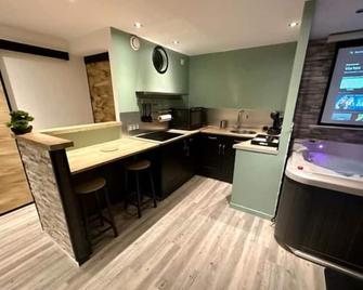 Appartement Love Room/Jacuzzi - Toulouse - Cuisine