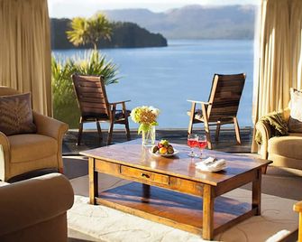 Solitaire Lodge - Rotorua - Living room