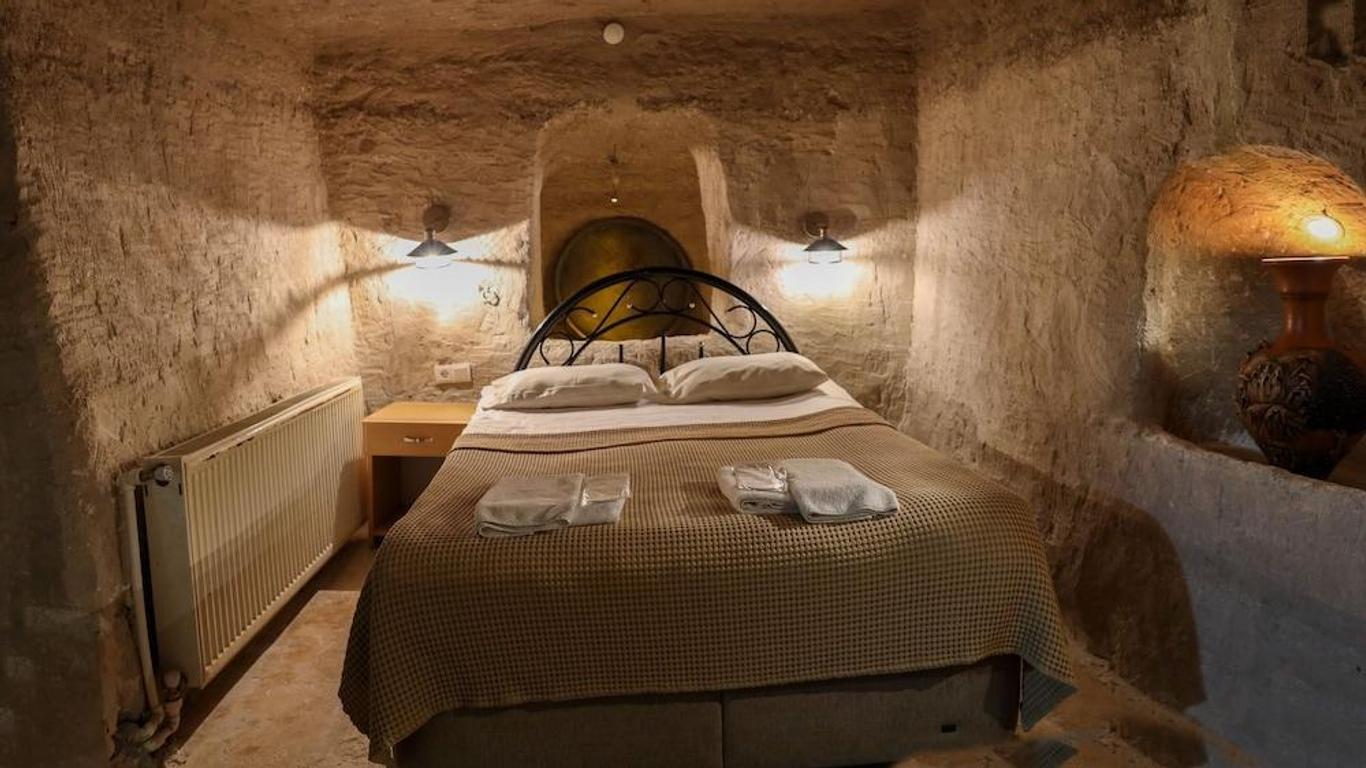 Cave seasons deluxe hotel