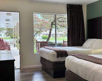 Castlewood Inn - Maggie Valley