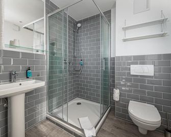 Hotel das Q - Aldingen - Badkamer