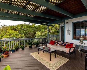 Stunning ocean views guest house in Kona Paradise, quiet & safe neighborhood. - Captain Cook - Balcony