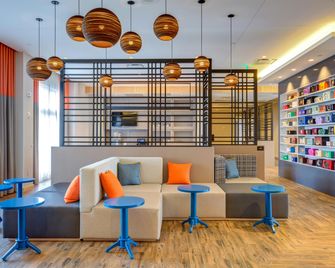 Hampton Inn Boston/Waltham - Waltham - Lounge