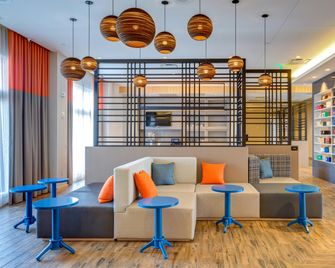 Hampton Inn Boston/Waltham - Waltham - Лаунж