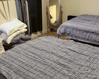 One Bedroom, NYC 45 min by Subway , Brooklyn, Brighton Beach - Brooklyn - Bedroom