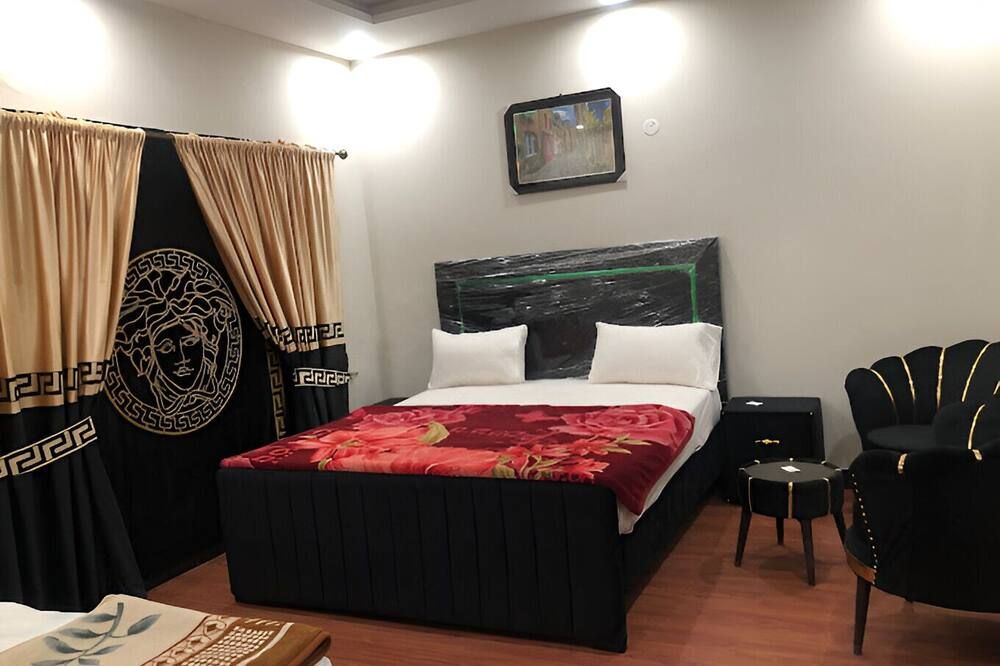 Defence-Mark-Hotel thumbnail 3