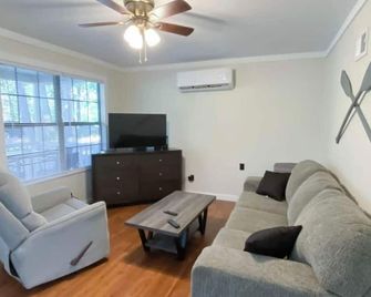 Fishing Retreat Cabin - 2bed/1 bath - Scottsboro - Huiskamer