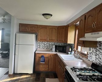 Woltring Waters Waterfront Home - Fond du Lac - Kitchen