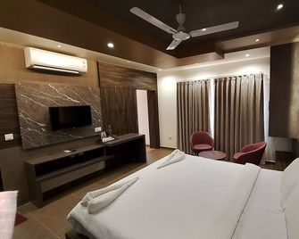 Shettar's Kusum Resort - Bādāmi - Spa