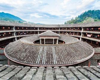 Longyan Yongding Tulou Mengtian Inn - Longyan - Balcony
