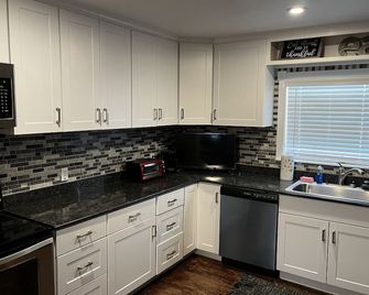 14th street house - Monahans - Keuken