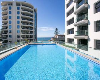 Superb Elevated Views of Harbour with Heated Pool, Gym & Parking - Mount Maunganui - Pool