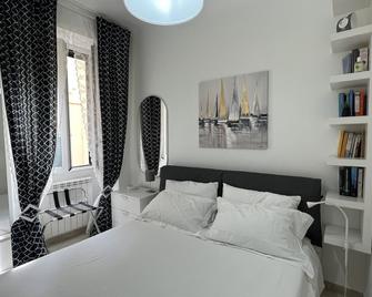 Vicolo Corto Centro Storico Holiday & Home-Office - Velletri - Camera da letto