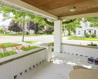 1 Mi to Water & Dtwn: Lake Erie Family Getaway - Sandusky