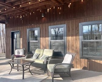 LakeTrail Modern Cabin Apt / Hot tub (opt) LT5 - Franklin - Patio