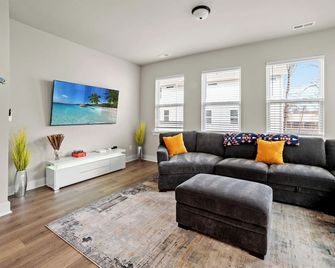 Modern Chic Townhome, Near Uptown, Noda, Bojangles Coliseum - Charlotte - Sala de estar
