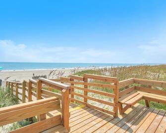 9th Tee - Oak Island - Balcony