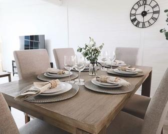 The Modern Victorian 200 metres from CBD - Bathurst - Dining room
