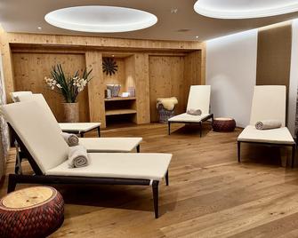 Seven Alpina Boutique Hotel - Klosters-Serneus - Lounge