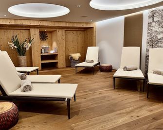 Seven Alpina Boutique Hotel - Klosters-Serneus - Lounge