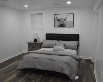 A Luxurious Retreat - Fort Washington - Sypialnia