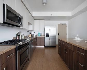 koreatown y - Beverly Hills - Kitchen