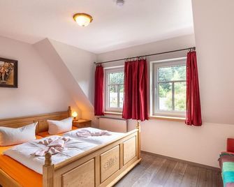 Apartment - Spielzeughof Seiffen - Pension - Seiffen - Schlafzimmer
