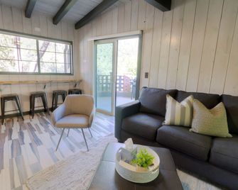 Destination Oak Creek 4 - no patio - Sedona - Living room