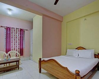 Sunshine Beach Cottage - Alibag - Bedroom