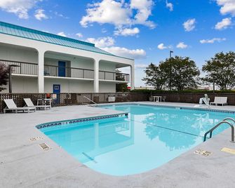 Studio 6 Suites Jacksonville Nc - Jacksonville - Pool