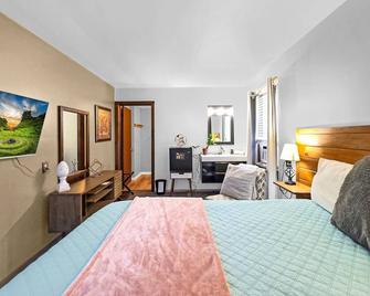 Timberline Lodge - Downtown Ellicottville - Room 204 - Ellicottville - Habitación