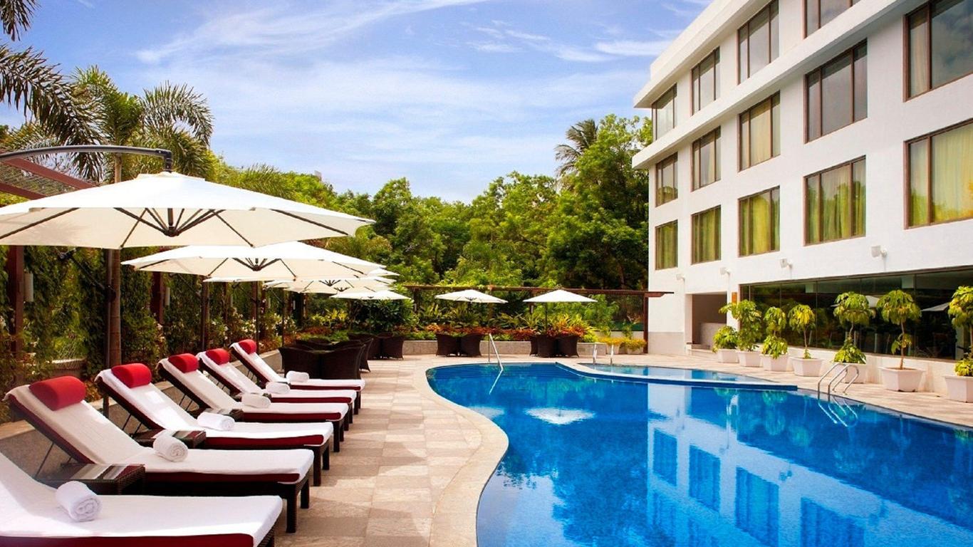 Radisson Blu Plaza Hotel Hyderabad Banjara Hills