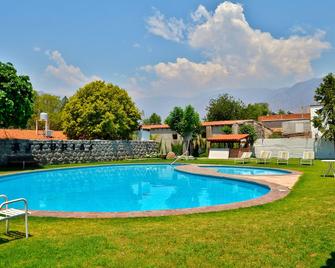 Hotel Asturias - Cafayate - Pool