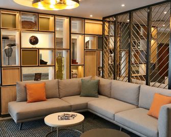 Holiday Inn London Luton North by IHG - Luton - Area lounge