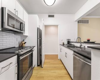 Cozy 1-Bedroom Apartment 5 Minutes From - Santa Clarita - Kitchen