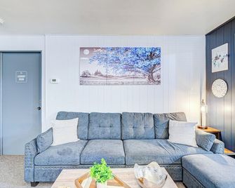 Elmwood Park Remodeled Studio Condo - Elmwood Park