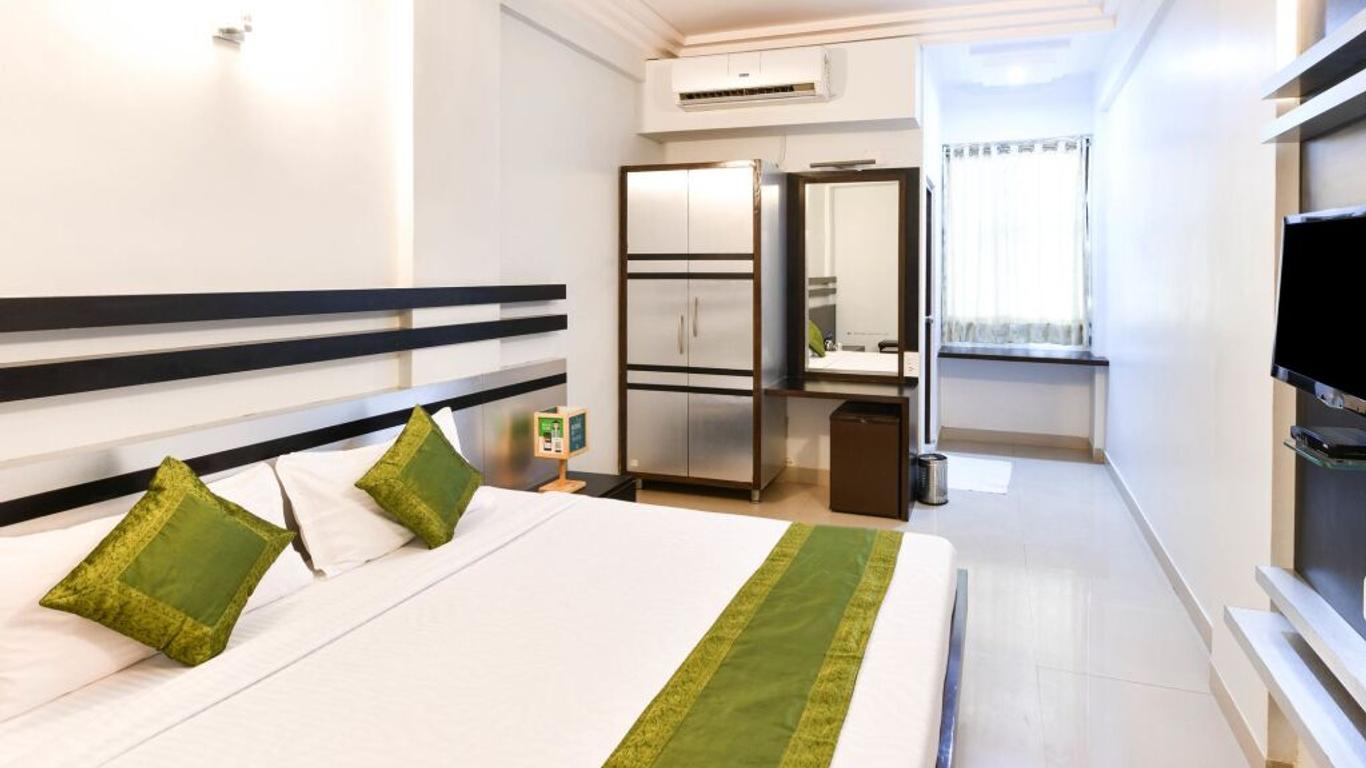 Fabhotel Skylon, Near Mahatma Mandir