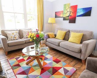 The Cottage At Broadway - Broadway - Wohnzimmer