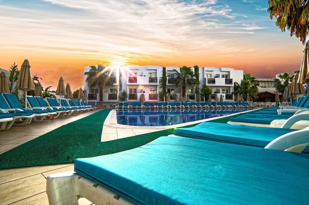 Club Shark Hotel - בודרום - בריכה