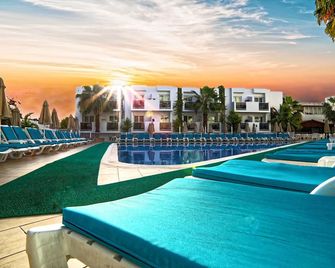 Club Shark Hotel - Bodrum - Piscina