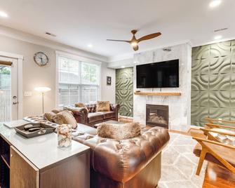 Modern Virginia Beach Retreat in Resort District! - Virginia Beach - Sala de estar