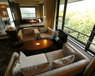 Art & Music Spa Resort Manatei Hakone - Hakone - Sala de estar