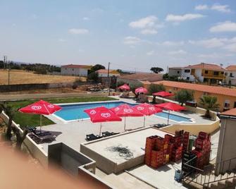 Nefama Pensao - Ourique - Pool